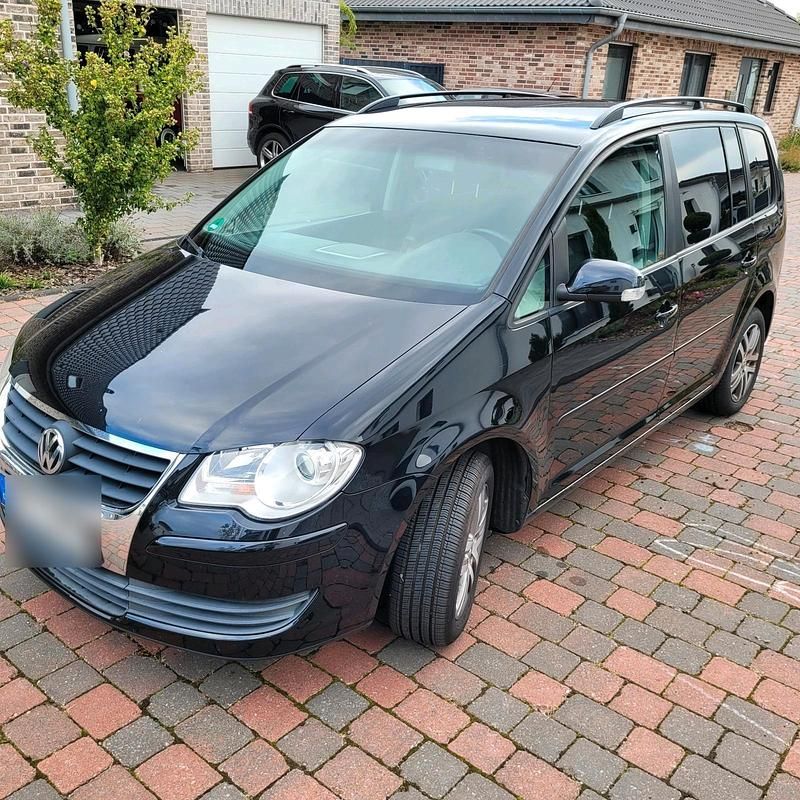 Schwarz Gebraucht 2007 VW Touran Van / Kleinbus | 2.500 € (Etwas zu teuer) - Bild 1/4