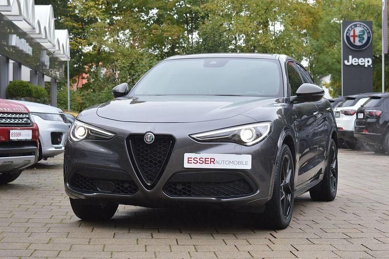Grau Gebraucht 2022 Alfa Romeo Stelvio Ti SUV | 34.900 € (Teuer) - Bild 1/4