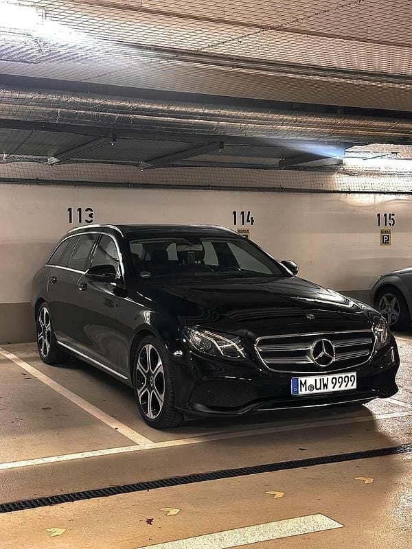 Schwarz Gebraucht 2017 Mercedes E220 Kombi | 14.490 € (Teuer) - Bild 1/4