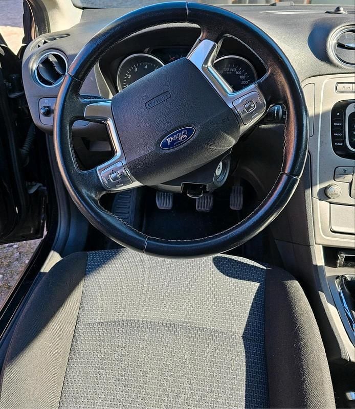 Usado Ford Mondeo 110 CV (80 kW) 2008 Negro Familiar