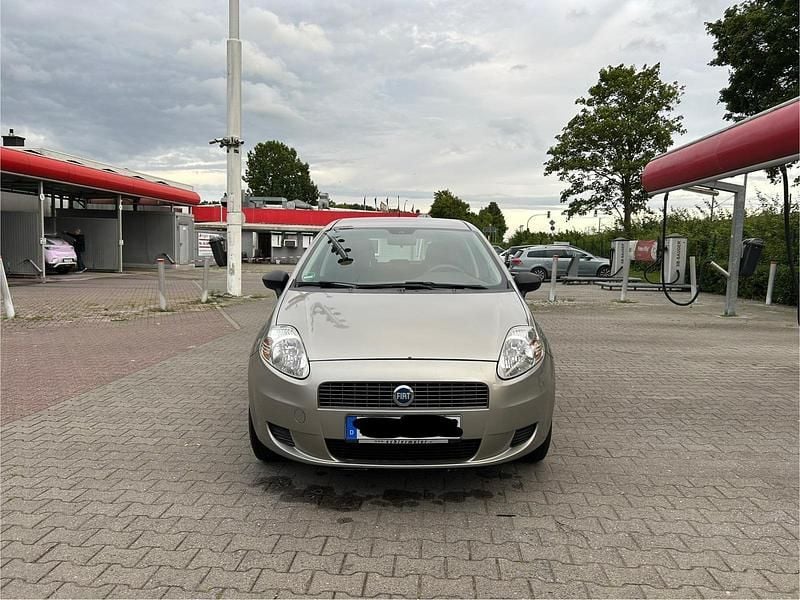 Grau Gebraucht 2007 Fiat Punto Kleinwagen | 1.899 € (Fairer Preis) - Bild 1/4