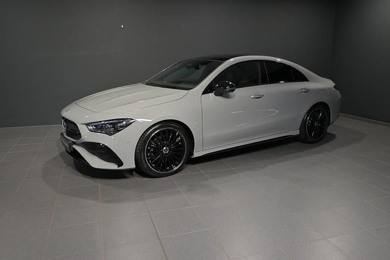 Manufaktur lack manufaktur alp Gebraucht 2025 Mercedes CLA180 Night Limousine | 37.870 € (Fairer Preis) - Bild 1/3