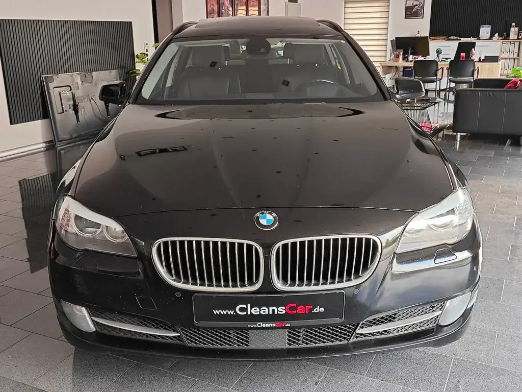 Gebraucht BMW 530 258 PS (189 kW) 2011 Schwarz Kombi