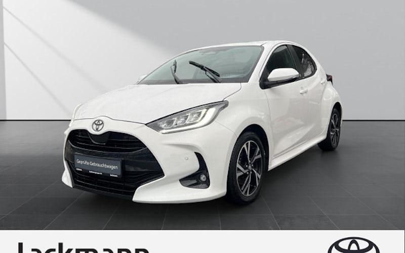 Neu Toyota Yaris Hybrid Comfort 117 PS (86 kW) 2026 Weiß Limousine