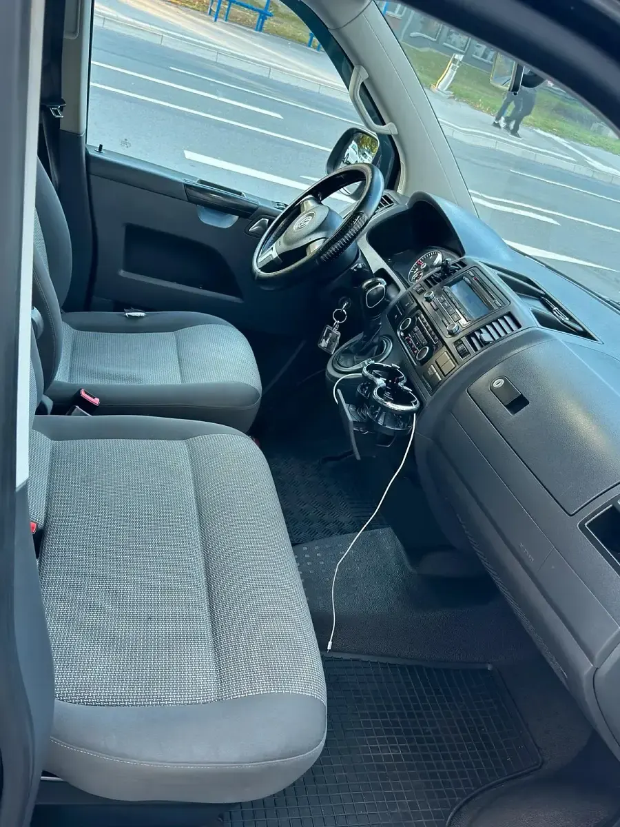 Gebraucht VW Caravelle 180 PS (132 kW) 2011 Braun Van