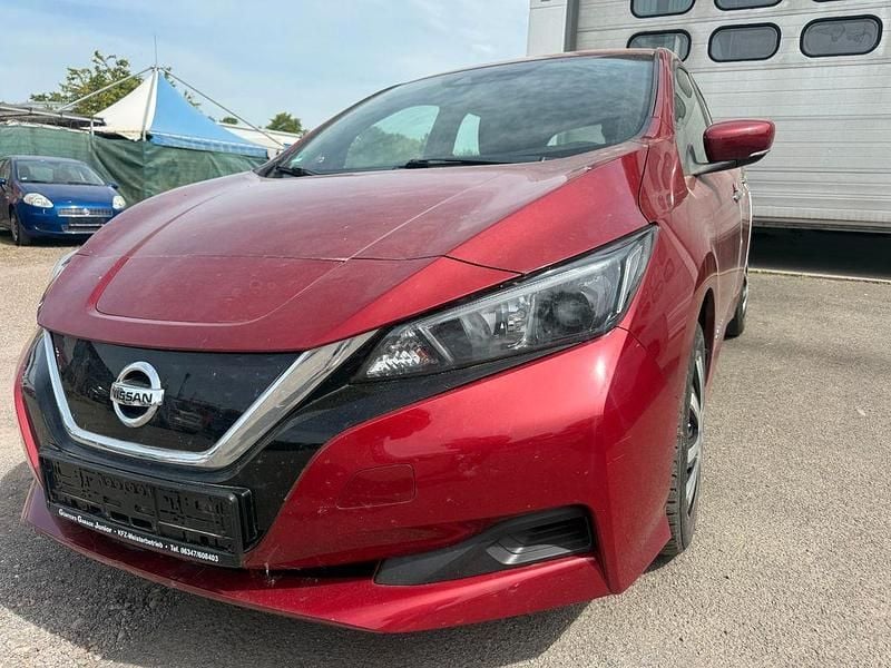 Second-hand Nissan Leaf 110 kW (150 CP) 2019 Roșu Hatchback