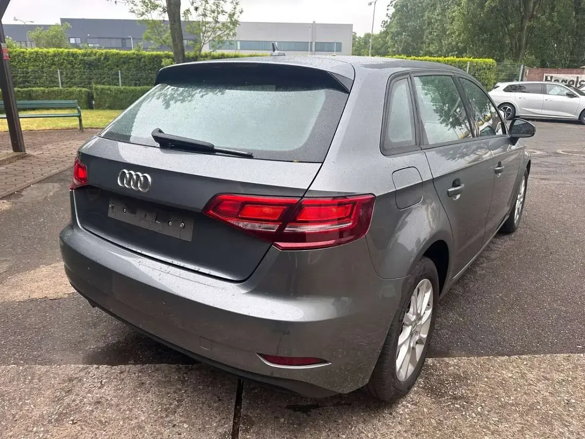 Używany Audi A3 Comfort 110 KM (80 kW) 2017 Szary Sedan/Limuzyna