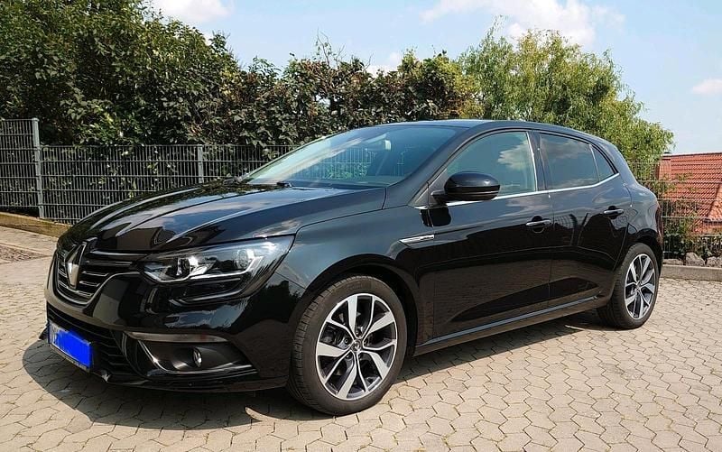 Gebraucht Renault Mégane IV Bose Edition 130 PS (95 kW) 2016 Schwarz Limousine