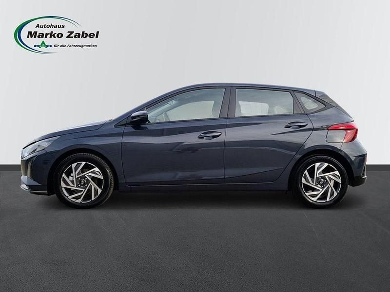 Neu Hyundai i20 101 PS (74 kW) 2025 Grau Kleinwagen