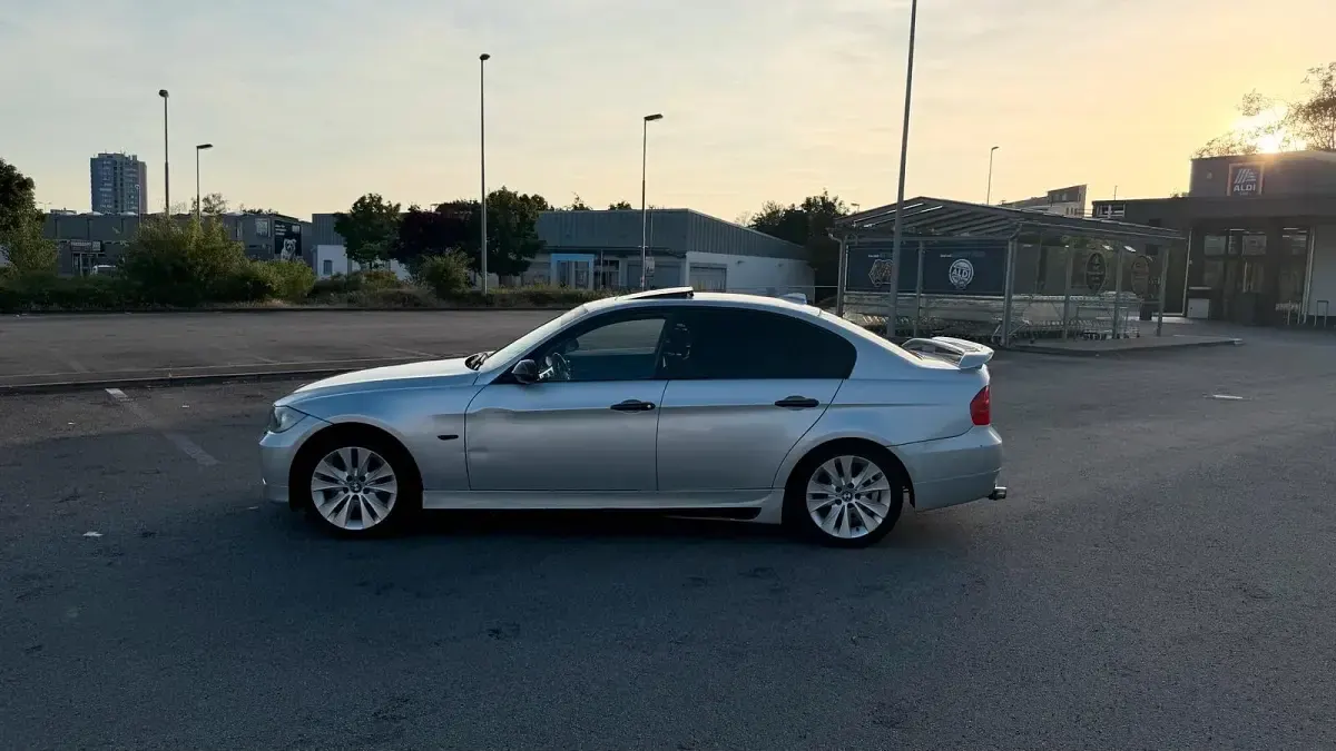 Gebraucht BMW 320 150 PS (110 kW) 2005 Silber Limousine