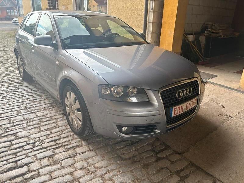 Silber Gebraucht 2004 Audi A3 Attraction Limousine | 850 € (Superpreis) - Bild 1/4