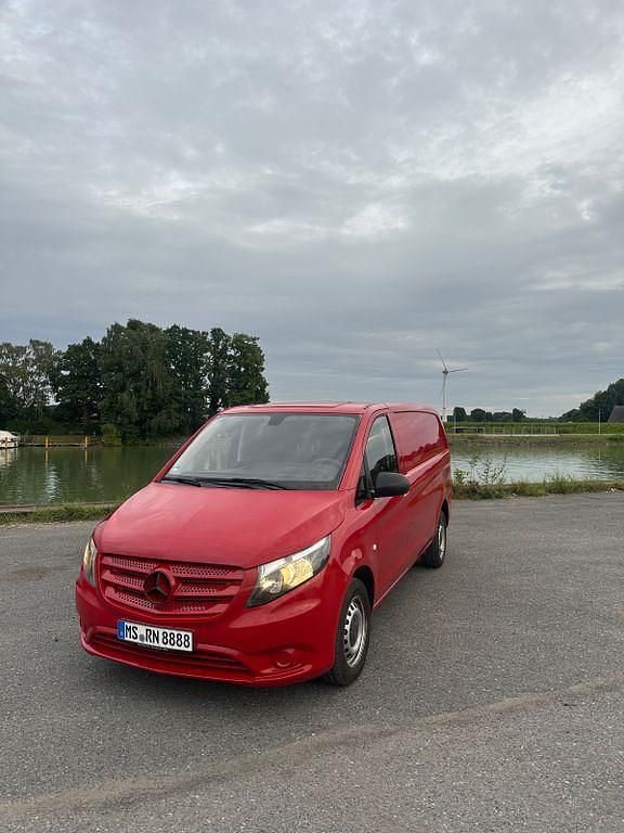 Rot Gebraucht 2017 Mercedes Vito Van / Kleinbus | 11.900 € (Superpreis) - Bild 1/4