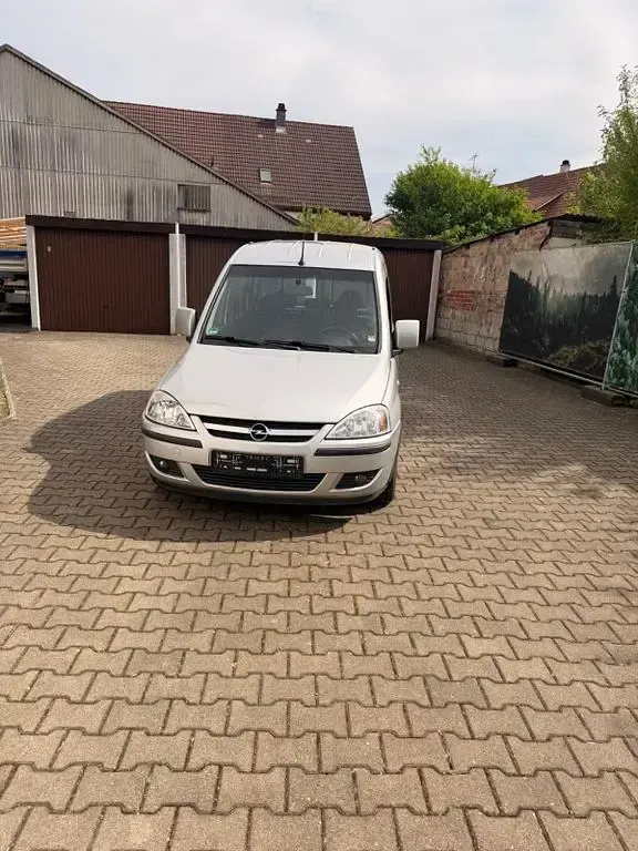 Używany Opel Combo 101 KM (74 kW) 2005 Srebrny Minivan