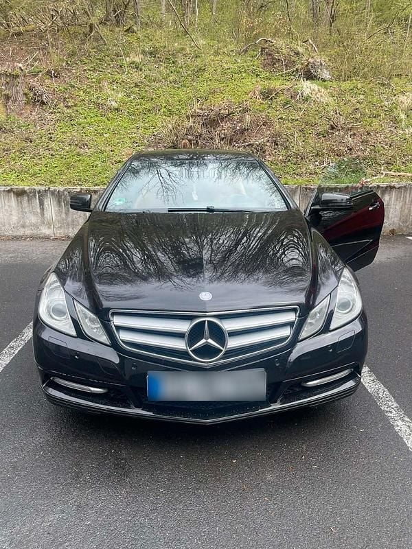 Second-hand Mercedes E220 170 CP (125 kW) 2013 Negru Coupe