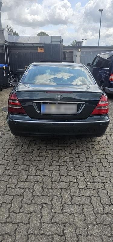 Gebraucht Mercedes E220 Elegance 150 PS (110 kW) 2003 Grün Limousine