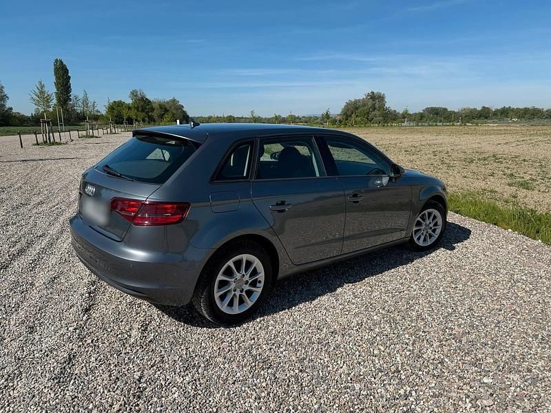 Second-hand Audi A3 105 CP (77 kW) 2013 Andere farben Berlinǎ