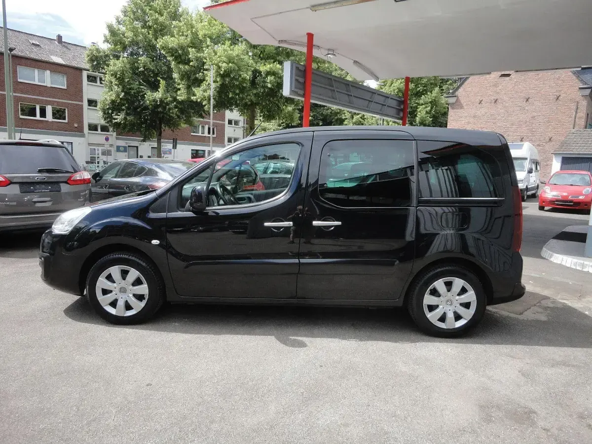 Gebraucht Citroën Berlingo SELECTION 120 PS (88 kW) 2017 Schwarz Van / Kleinbus