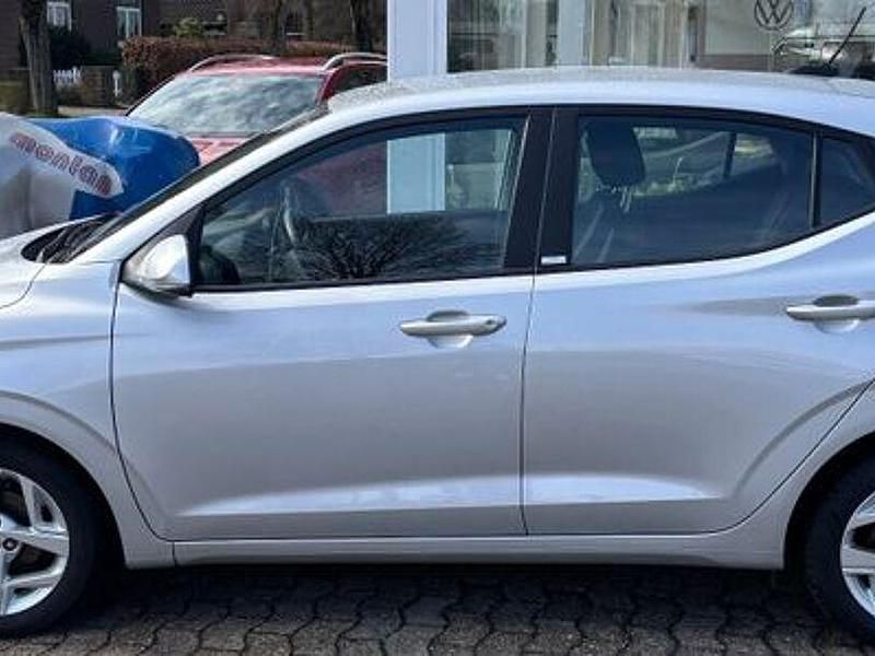 Gebraucht Hyundai i10 Trend 84 PS (61 kW) 2020 Silber Kleinwagen