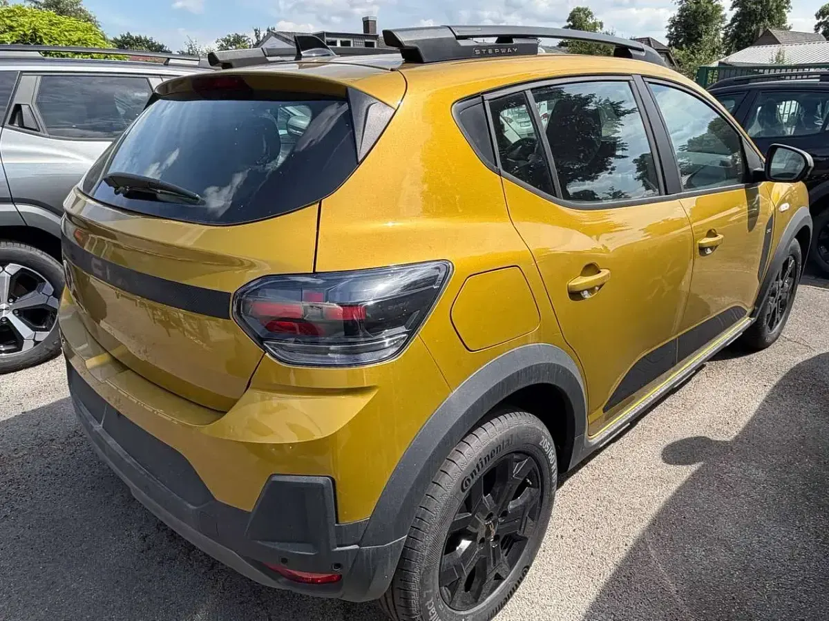 Neu Dacia Sandero Extreme 122 PS (89 kW) 2026 Ambergelb Kleinwagen