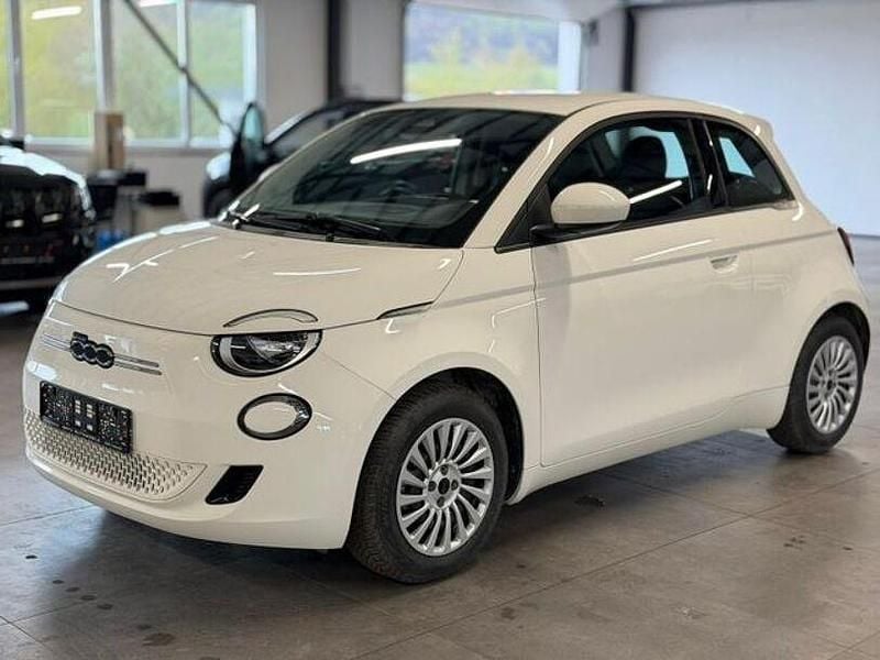 Second-hand Fiat 500e 86 kW (118 CP) 2023 Alb Berlinǎ