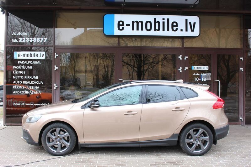 Gebraucht Volvo V40 CC Summum 179 PS (131 kW) 2014 Braun Kombi