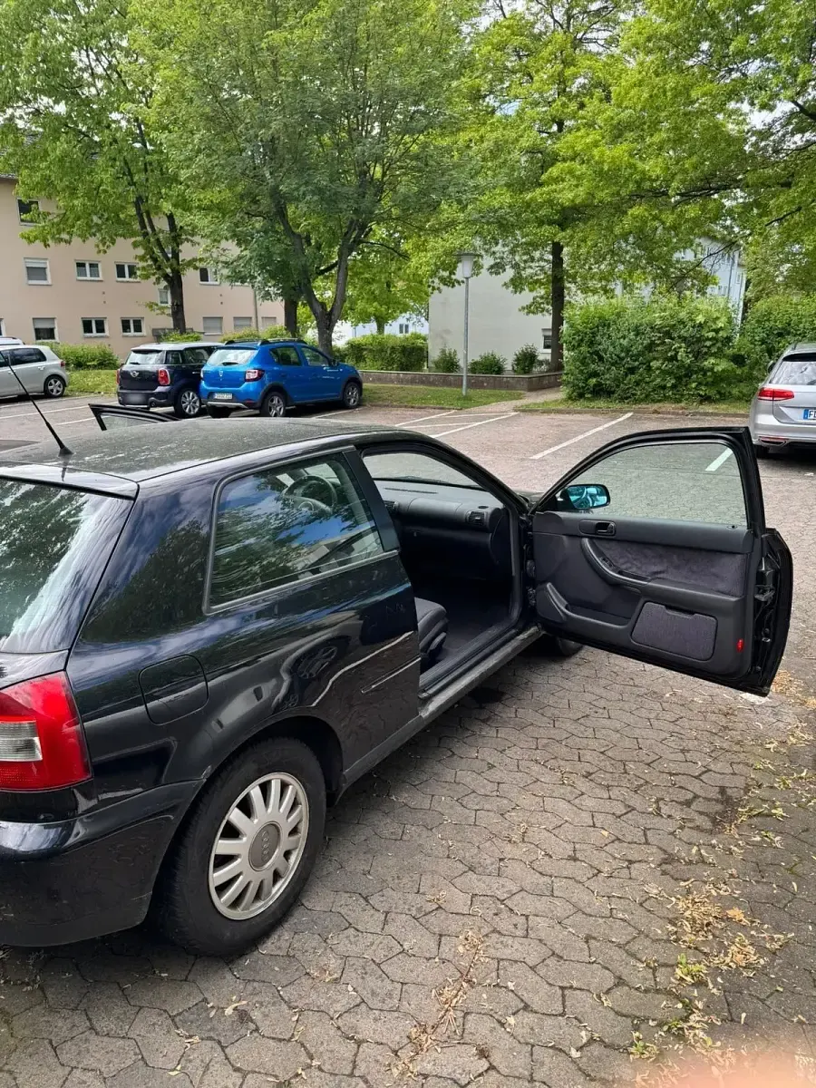 Gebraucht Audi A3 Design 102 PS (75 kW) 2001 Schwarz Kleinwagen