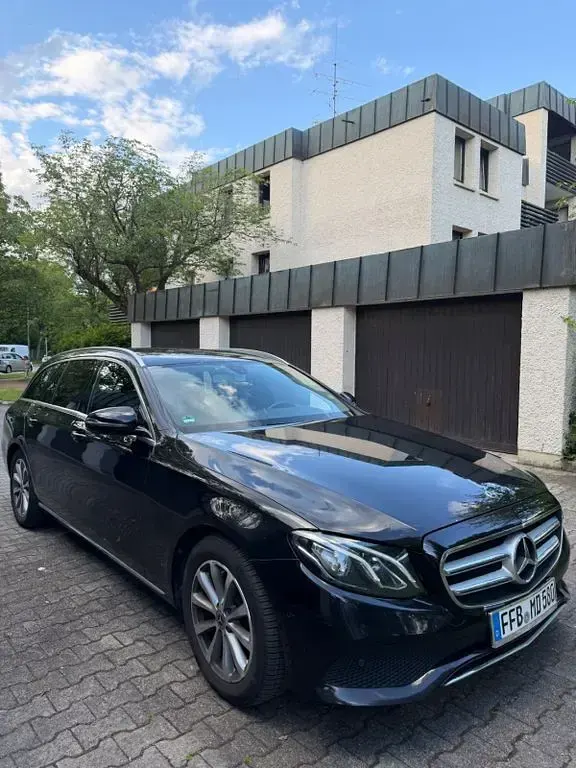 Gebraucht Mercedes E220 194 PS (142 kW) 2017 Schwarz Kombi