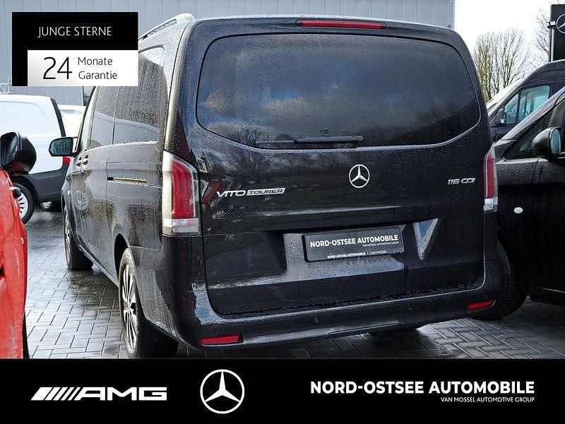 Gebraucht Mercedes Vito 163 PS (119 kW) 2024 Obsidianschwarz metallic Van