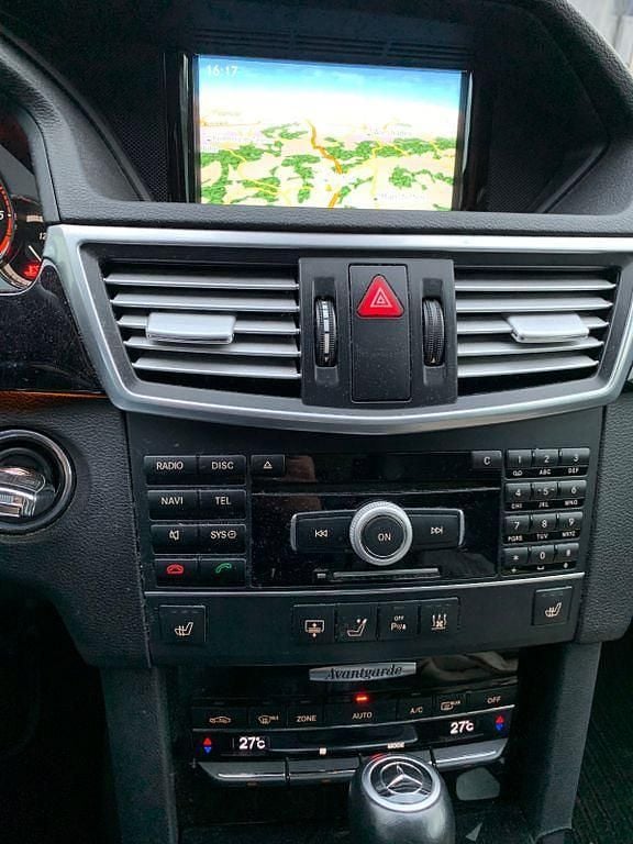 Gebraucht Mercedes E220 Avantgarde 170 PS (125 kW) 2010 Schwarz Limousine