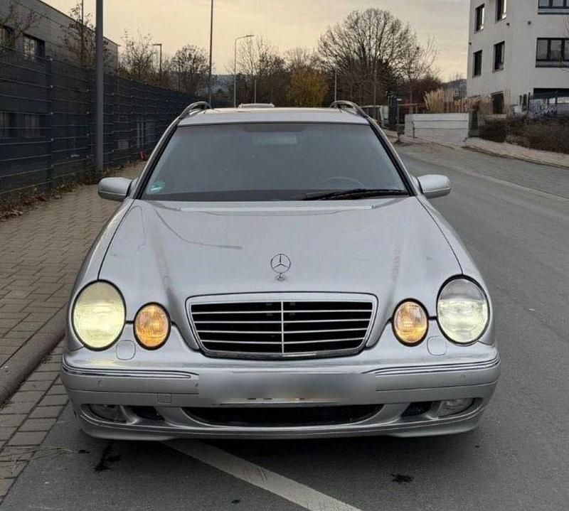 Gebraucht Mercedes E270 Avantgarde 170 PS (125 kW) 2002 Silber Limousine