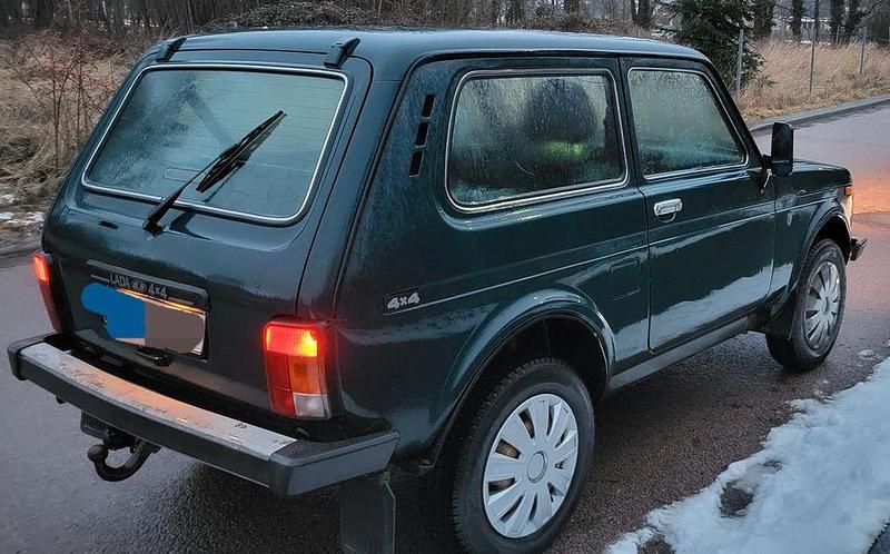 Gebraucht Lada niva 82 PS (60 kW) 2009 Grün SUV