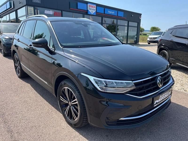 Schwarz Gebraucht 2023 VW Tiguan Active SUV | 21.890 € (Superpreis) - Bild 1/4