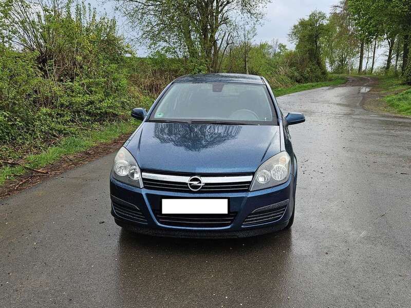 Grün Gebraucht 2007 Opel Astra Edition Limousine | 1.090 € (Superpreis) - Bild 1/4