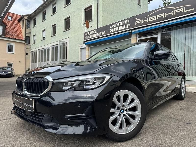 Schwarz Gebraucht 2021 BMW 318 Limousine | 17.480 € (Guter Preis) - Bild 1/4