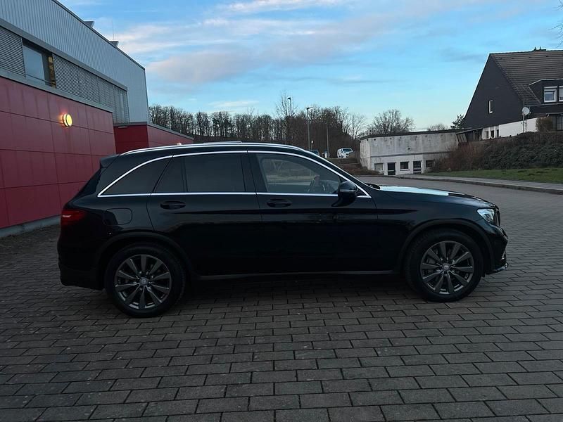 Gebraucht Mercedes GLC250 204 PS (150 kW) 2015 Schwarz SUV