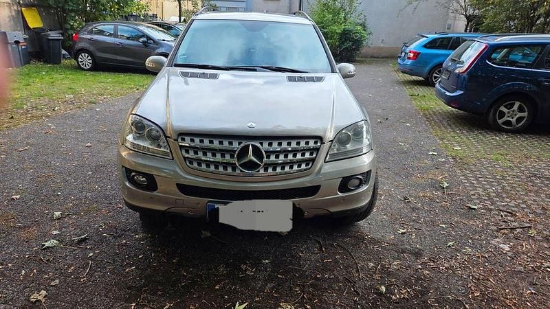 Grau Gebraucht 2008 Mercedes ML280 SUV | 7.400 € (Fairer Preis) - Bild 1/4