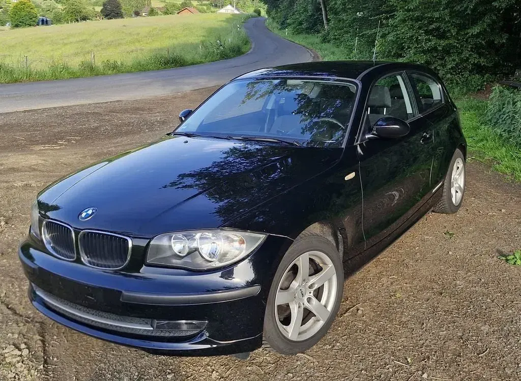 Gebraucht BMW 116 122 PS (89 kW) 2009 Schwarz Kleinwagen