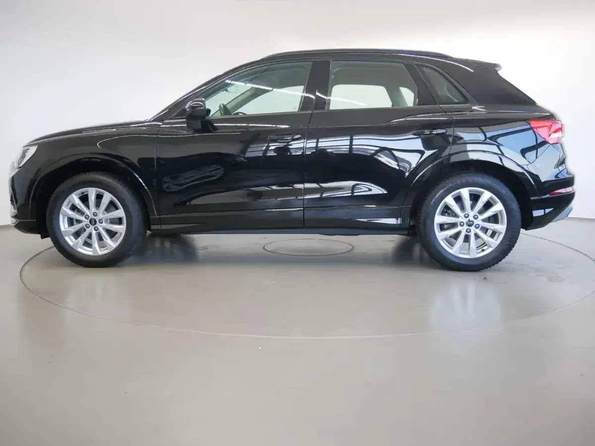 Gebraucht Audi Q3 Advanced 150 PS (110 kW) 2023 Mythosschwarz metallic SUV