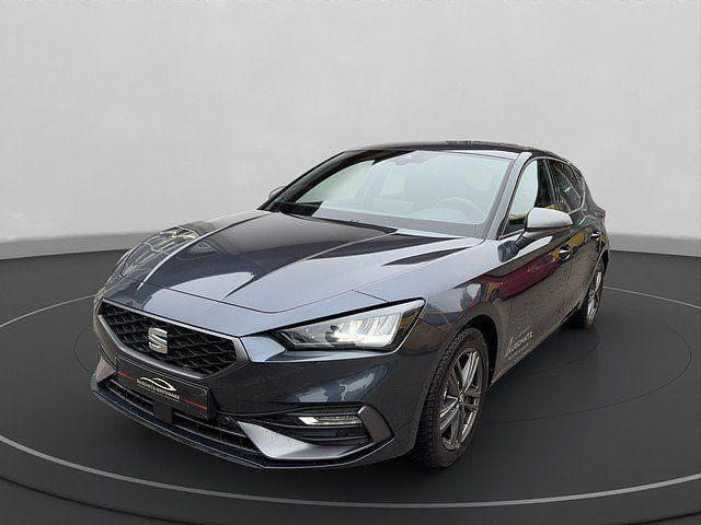 Grau Gebraucht 2024 Seat Leon FR Limousine | 29.120 € (Fairer Preis) - Bild 1/4