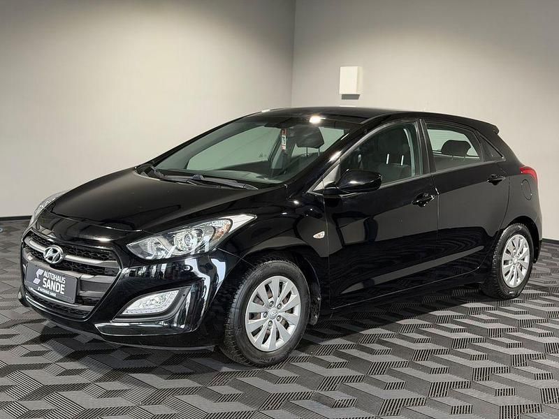 Gebraucht Hyundai i30 Classic 101 PS (74 kW) 2016 Schwarz Limousine