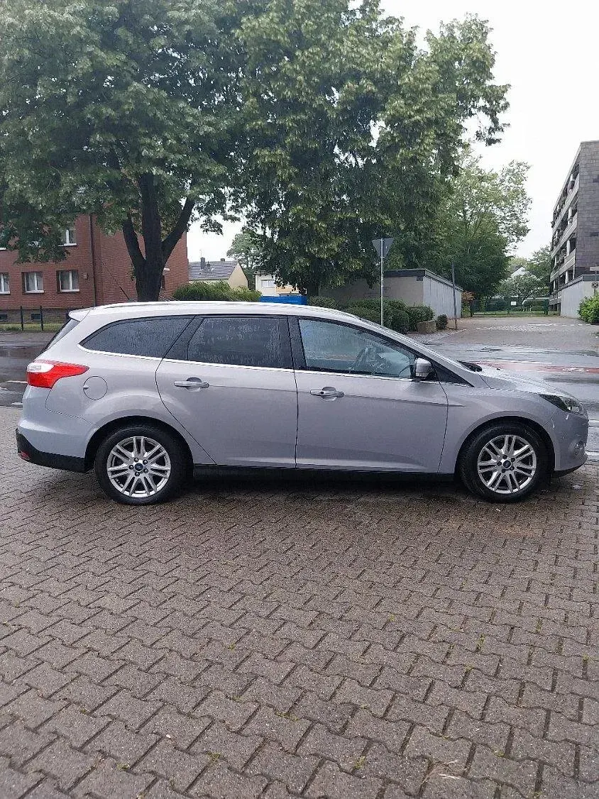 Gebraucht Ford Focus Titanium 125 PS (91 kW) 2014 Micastonesilber metallic Kombi