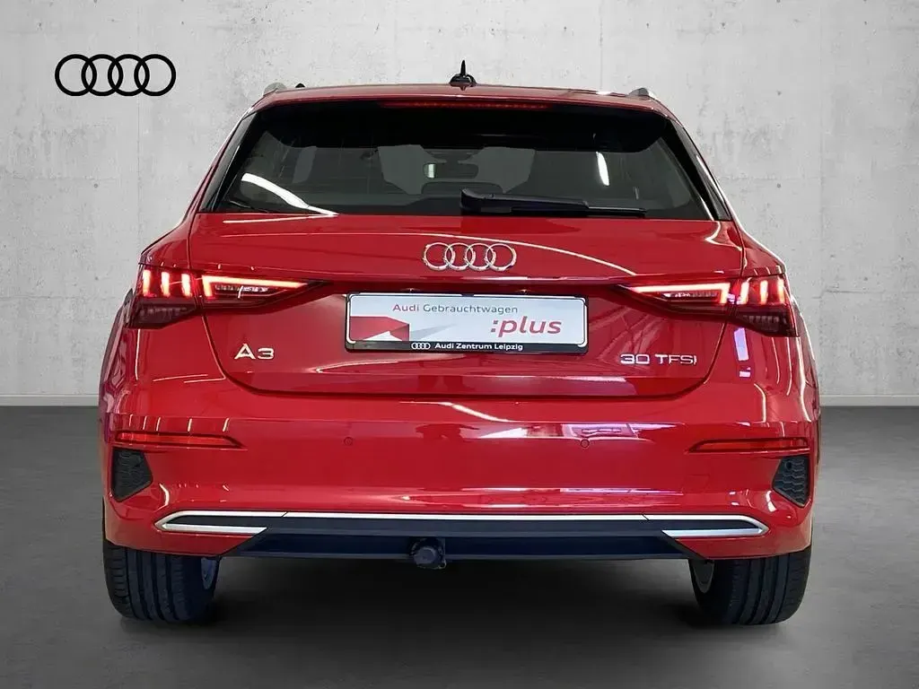 Używany Audi A3 Advanced Plus 110 KM (80 kW) 2022 Czerwony Sedan/Limuzyna