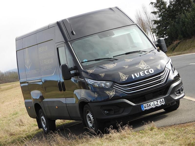 Gebraucht Iveco Daily 175 PS (128 kW) 2022 Schwarz Van / Kleinbus