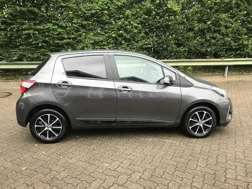 Gebraucht Toyota Yaris Comfort 112 PS (82 kW) 2019 Grey metallic Kleinwagen
