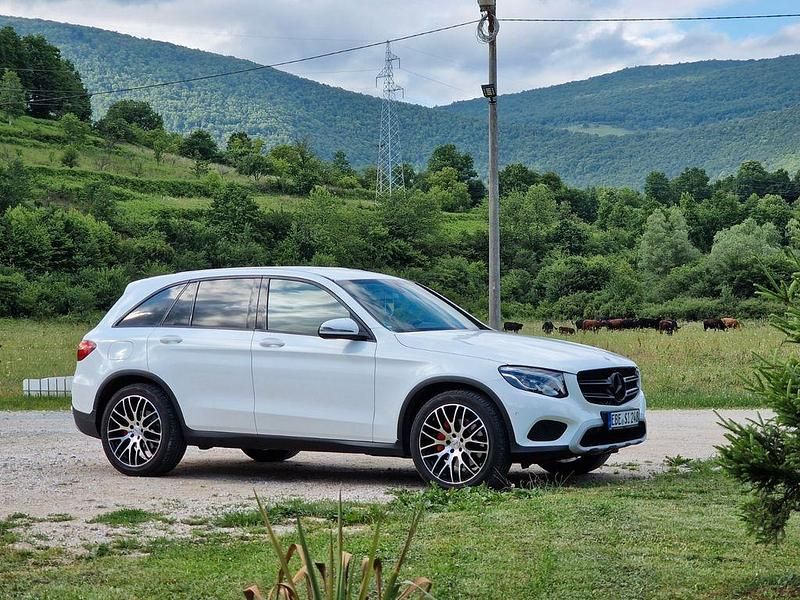 Weiß Gebraucht 2018 Mercedes GLC220 SUV | 23.500 € (Fairer Preis) - Bild 1/4