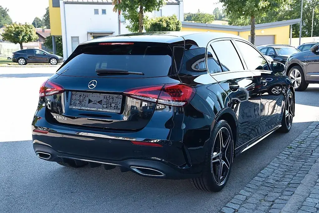 Gebraucht Mercedes A180 AMG line 116 PS (85 kW) 2022 Schwarz Limousine