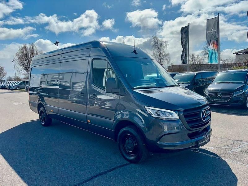 Gebraucht Mercedes Sprinter 170 PS (125 kW) 2024 Tenoritgrau metallic Van