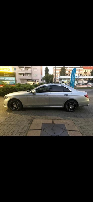 Gebraucht Mercedes E350 Avantgarde 258 PS (189 kW) 2016 Silber Limousine
