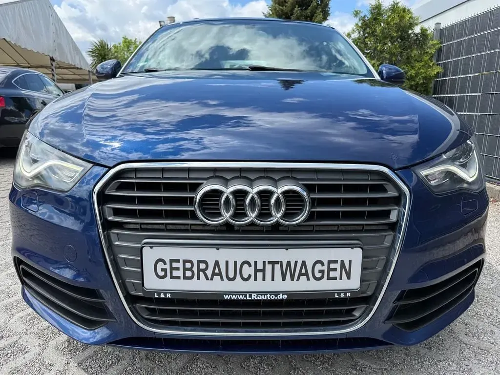 Gebraucht Audi A1 Attraction 122 PS (89 kW) 2011 Blau Kleinwagen
