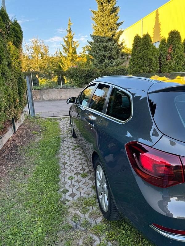 Gebraucht Opel Astra 170 PS (125 kW) 2013 Grau Kombi